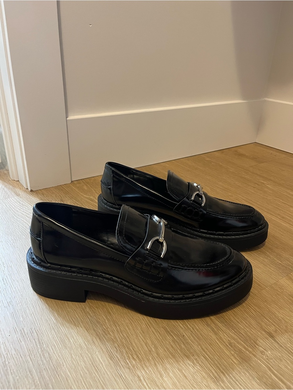 Women’s 8 Zara Black Patent Leather Bit Loafers